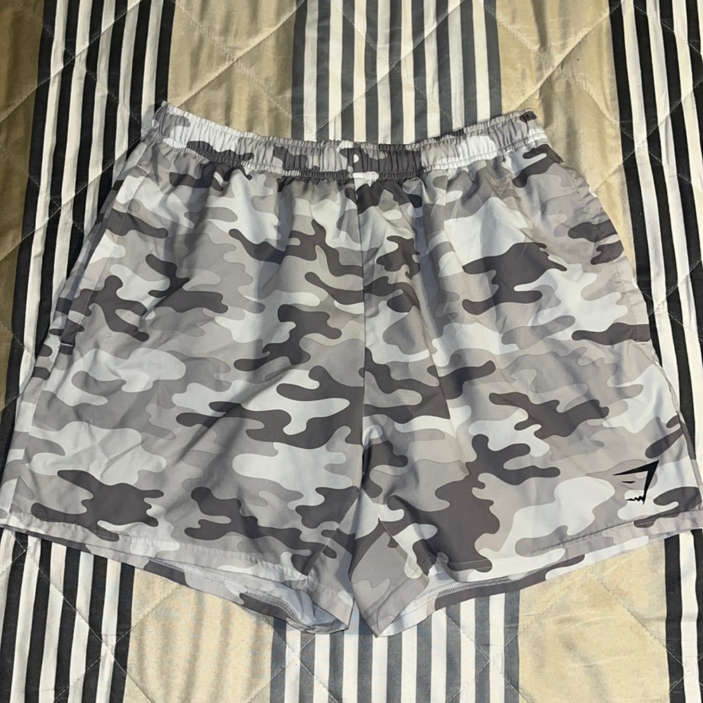 GymShark Short 5” Light-Grey Print Color